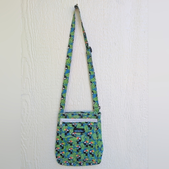 Kavu Mini Purse Adjustable Crossbody Strap Toucan Pattern Green Blue - Picture 1 of 4